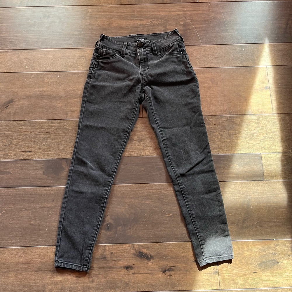 Black Skinny Jeans with Tapered Legs and Raw Hem